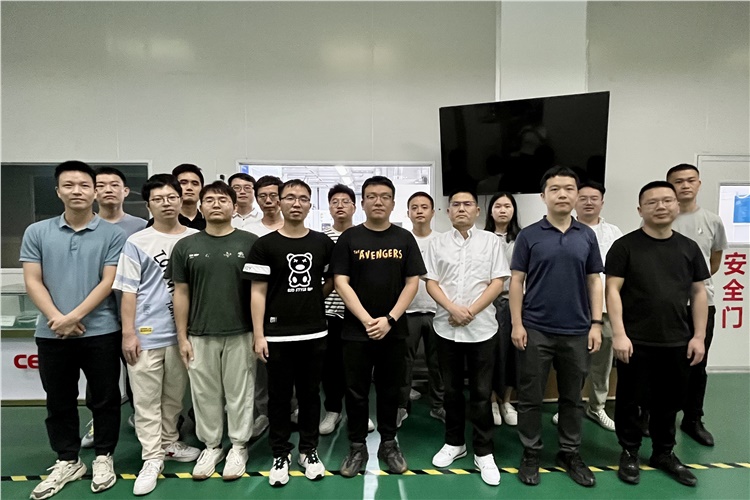 外延产品线党员突击队 | 聚焦重难点，一线写担当   